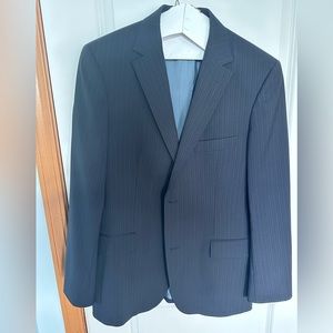Huge boss suit, size 40R, navy blue/dark grey striped